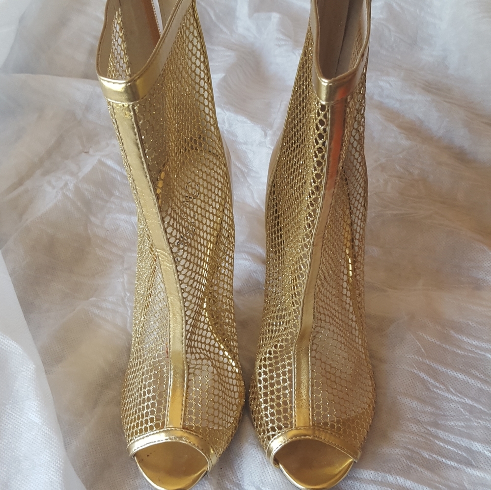 Oh So Sexy Gold Mesh Open Toe Heels!!! Size 7.5